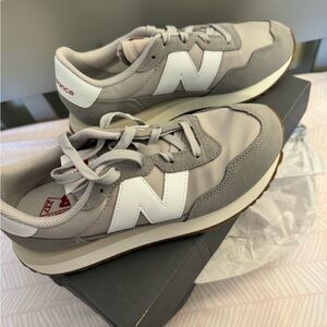 New Balance 327